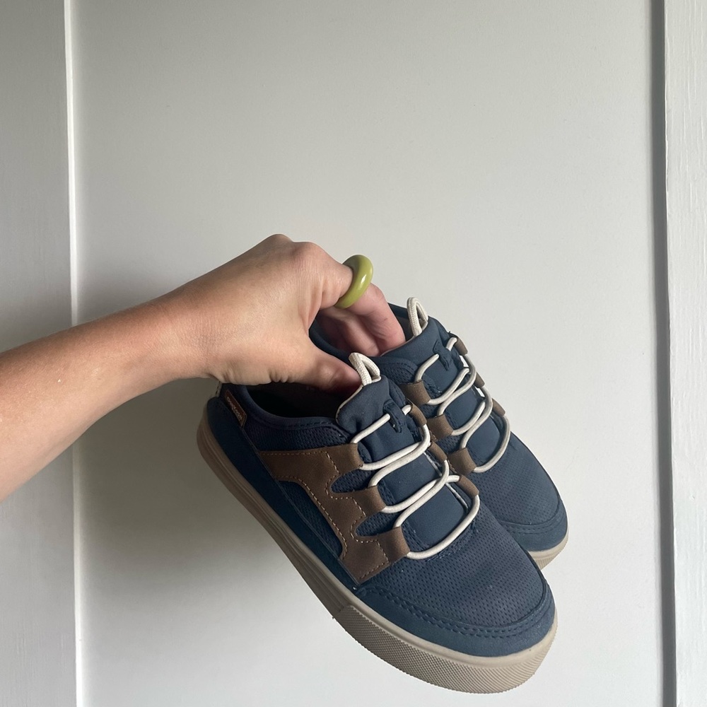 Oshkosh sneakers